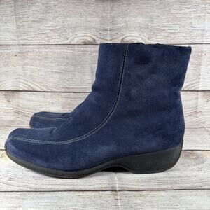 Clarks Womens Size 9.5 W Navy Blue Suede Boots Booties